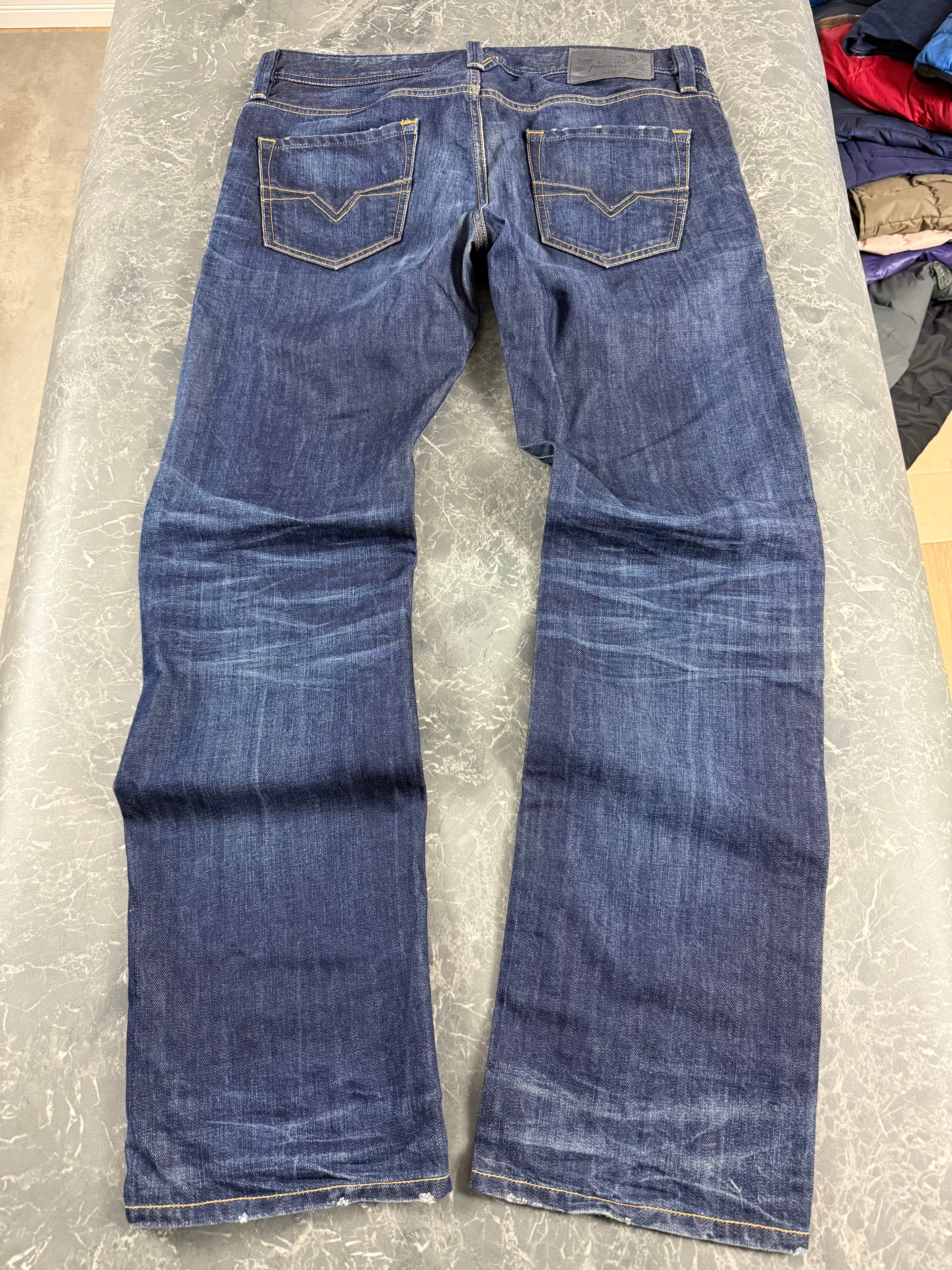 Armani Jeans (M)
